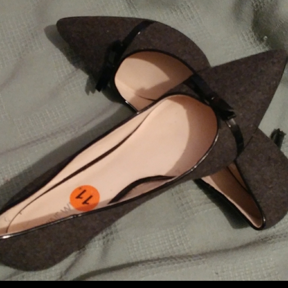 9 West Grey Felt Blk Leather Heel & Bow Trim Shoes